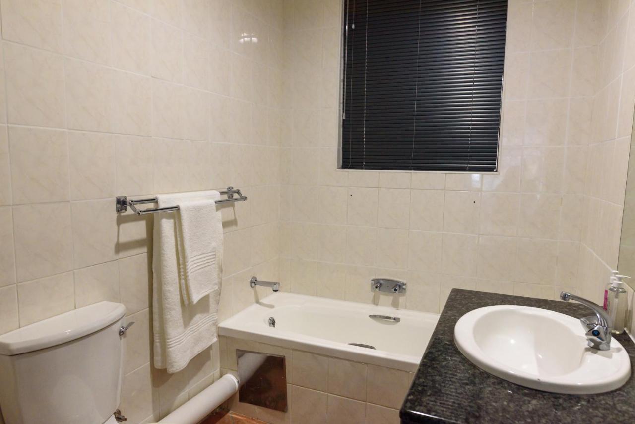 The Jack Rose Hotel, Rosebank, Gautrain โจฮันเนสเบิร์ก ภายนอก รูปภาพ